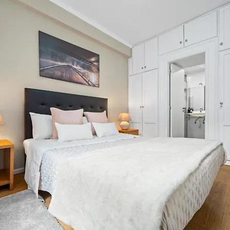 Cozy Center In Apartment *